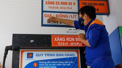 Từ chiều nay (25/11), giá xăng RON 95 giảm 1.090 đồng/lít