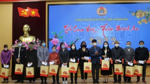 Thanh Hóa trao quà dịp tết cho công chức, viên chức lao động khó khăn