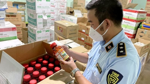 Gia Lai tạm giữ phương tiện vận chuyển 36 lít thuốc bảo vệ thực vật không rõ nguồn gốc