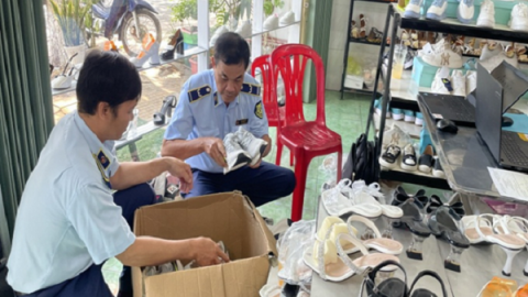 Phát hiện nhiều cơ sở kinh doanh sản phẩm thời trang không rõ nguồn gốc, xuất xứ ở Đồng Tháp