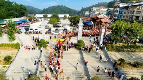 Lễ hội đền Bảo Hà thu hút đông đảo du khách thập phương
