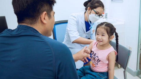 Rà soát trẻ chưa tiêm vaccine sởi để tiêm bù phòng dịch