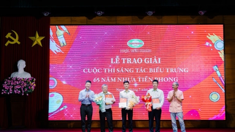 Lễ trao giải cuộc thi “Sáng tác biểu trưng 65 năm Nhựa Tiền Phong”