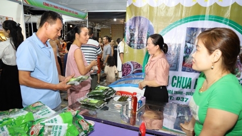 Khai mạc Chợ trưng bày, giới thiệu, quảng bá các sản phẩm OCOP và ẩm thực xứ Thanh năm 2024