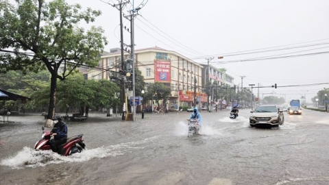 Mưa lớn kéo dài, nhiều tuyến đường ở thành phố Bắc Giang ngập sâu