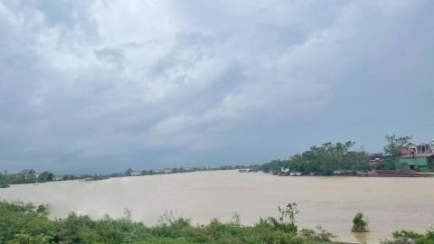 Bắc Ninh: Khẩn trương di chuyển người dân sinh sống tại khu vực ngoài bãi sông Cầu đến khu vực an toàn