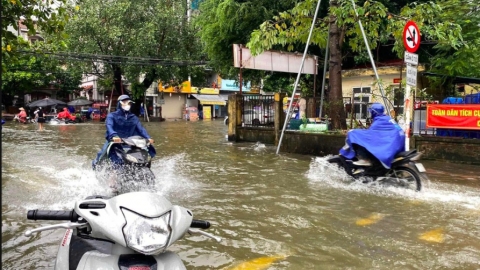 Sau mưa lớn, nhiều tuyến đường, khu đô thị tại Hà Nội ngập trong nước