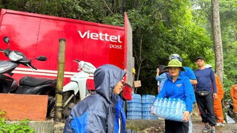 Viettel Post tích cực triển khai công tác cứu trợ vùng lũ