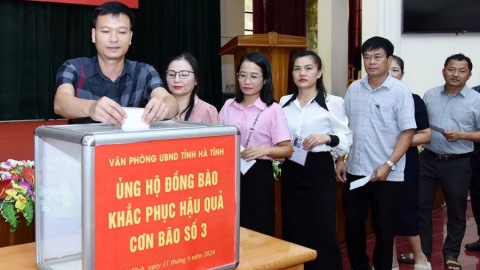 Ngày đầu phát động, Hà Tĩnh quyên góp hơn 1,7 tỷ đồng ủng hộ đồng bào bão lũ