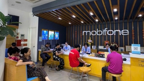 MobiFone hoàn thành hỗ trợ đợt 1 số tiền 50 tỷ đồng cho khách hàng chịu ảnh hưởng bởi bão, lũ