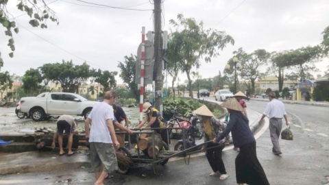 Người dân thị trấn Quảng Hà nhanh chóng khôi phục nhịp sống thường ngày