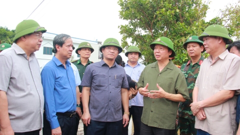 Phó Phủ tướng Trần Hồng Hà kiểm tra công tác ứng phó mưa lũ, khắc phục thiên tại tại Nam Định