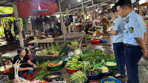 Cục QLTT tỉnh Ninh Bình tăng cường công tác kiểm tra, giám sát tại các chợ dân sinh, siêu thị