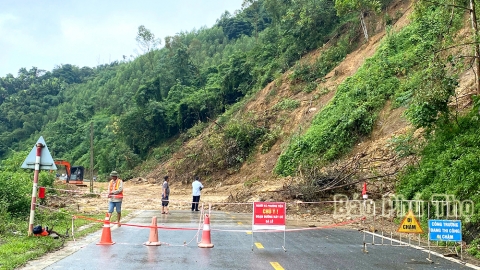 Sạt lở tại nút ra IC 11 đường cao tốc Nội Bài - Lào Cai