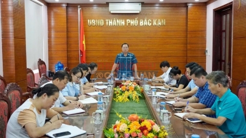 Bắc Kạn: Nhiều học sinh nhập viện do các triệu chứng nôn, đau bụng, sốt và đau đầu tăng bất thường