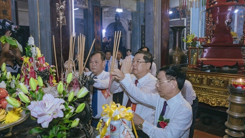 Lãnh đạo tỉnh Nam Định dâng hương tưởng niệm ngày mất Hưng Đạo Đại vương Trần Quốc Tuấn và cố Tổng Bí thư Trường Chinh