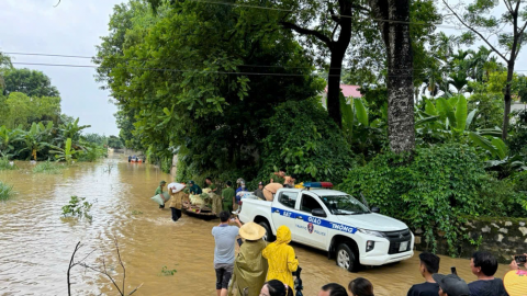 Công an tỉnh Thanh Hoá tăng cường bảo đảm TTATGT, phân luồng giao thông tại những điểm ngập lụt