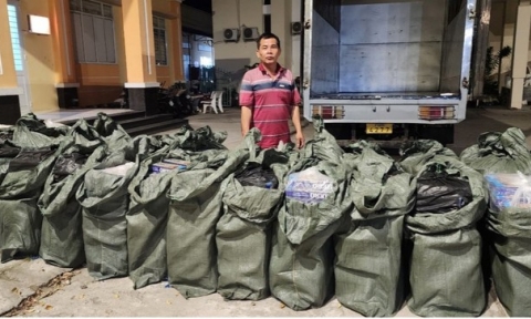Kiên Giang tạm giữ đối tượng vận chuyển 29.600 bao thuốc lá lậu