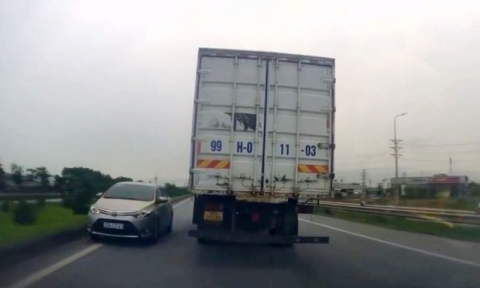 Phạt tài xế lái xe ô tô đi ngược chiều trên cao tốc Hà Nội - Bắc Giang