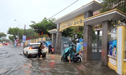 Đà Nẵng cho học sinh nghỉ học vì mưa lớn