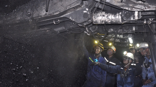 Kỷ luật 3 cán bộ Công ty than Hà Lầm (TKV) “bòn” lương: Công nhân nói gì?