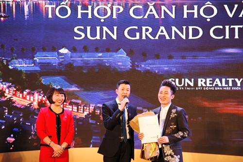 Tùng Dương trở thành cư dân đầu tiên tại Sun Grand City Thuy Khue Residence