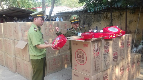Lạng Sơn: Bắt giữ lô hàng bánh qui ngoại nhập lậu
