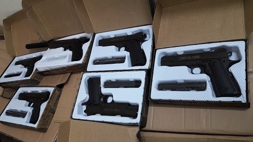 Hà Nội: Bắt giữ lô hàng súng đồ chơi số lượng lớn