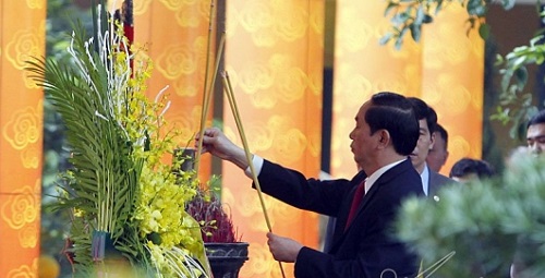 Chủ tịch nước dâng hương khai Xuân tại Hoàng thành Thăng Long