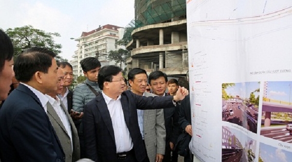Phó Thủ tướng Trịnh Đình Dũng làm việc về kết cấu hạ tầng kinh tế-kỹ thuật của Hà Nội
