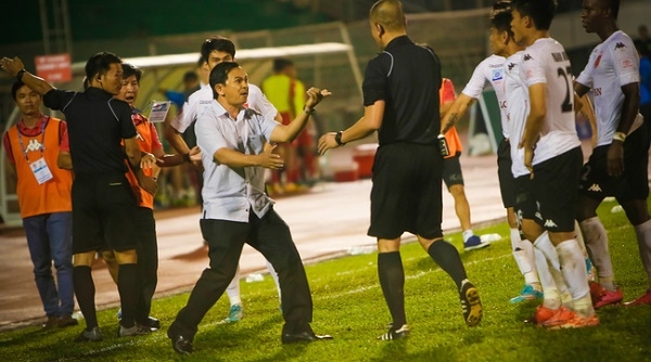 Chủ tịch CLB Long An từ chức sau “trò hề” của cầu thủ trên sân Thống Nhất