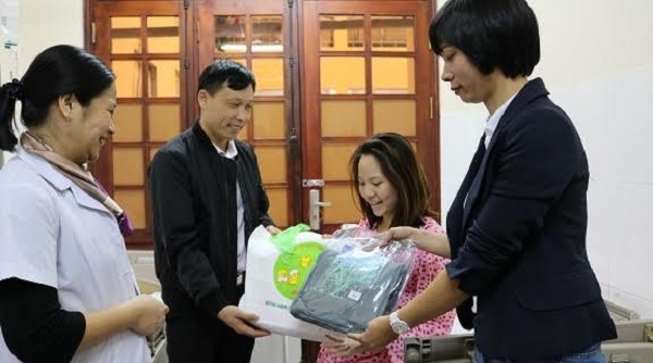 Tổ chức thăm hỏi và tặng quà cho bệnh nhân và sản phụ tại BV Phụ sản Hà Nội