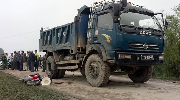 Hà Nội: Sau va chạm với xe ben, 2 nữ sinh một người tử vong, một người nguy kịch