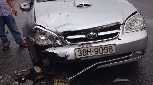 Hà Tĩnh: Xế hộp tông xe máy, ba người thương vong
