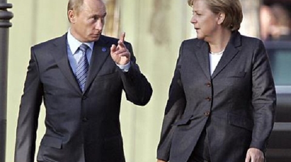 Thủ tướng Merkel thăm Nga: Lời chào của EU