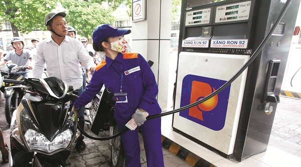 Giá xăng dầu giảm hơn 300 đồng/lít
