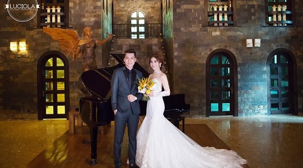 Ngắm trọn bộ ảnh cưới của Lâm Khánh Chi cùng chồng điển trai