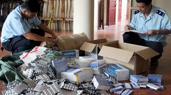 Hà Nội: Phát hiện số lượng lớn thiết bị, vật tư y tế ghi nhãn Trung Quốc