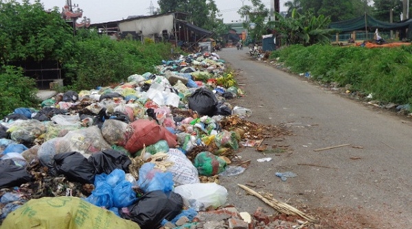 Xã Phù Khê (Bắc Ninh): Hàng chục tấn rác thải chưa được xử lý