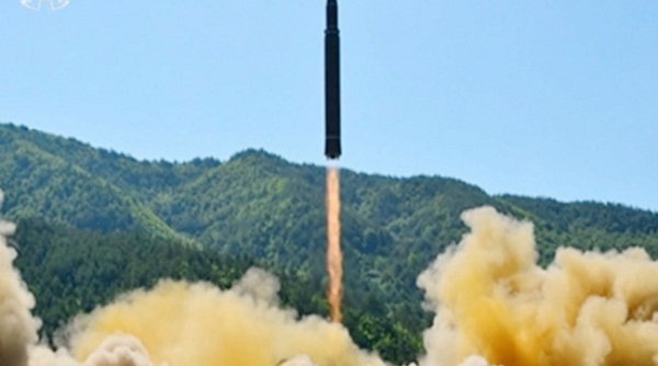 Triều Tiên phóng thử tên lửa nhằm kiềm tỏa đảo Guam hay trò “đùa với lửa”?