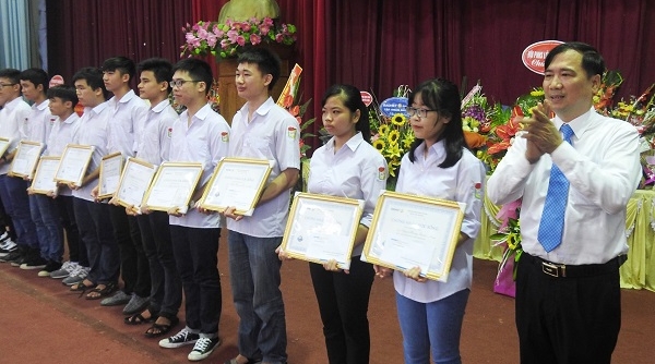 Bảo Việt dành gần 30 tỷ đồng cho thế hệ trẻ nhân dịp khai trường