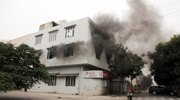 TP. Hạ Long (Quảng Ninh): Cháy lớn tại xưởng gara ô tô