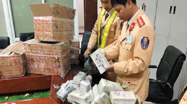 Quảng Ninh: Thu giữ gần 900 điện thoại nhập lậu