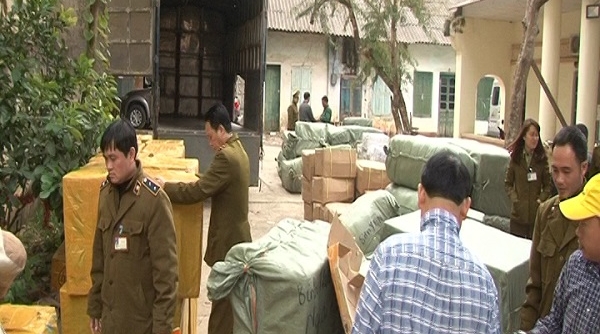 Lạng Sơn: Bắt giữ xe ô tô vận chuyển gần 3 tấn hàng lậu các loại