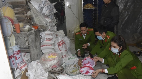 Thanh Hóa: Phát hiện cơ sở sản xuất bánh bông lan không đảm bảo VSATTP