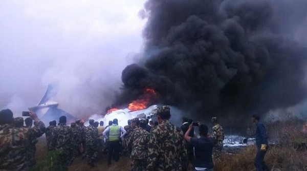 Cận cảnh vụ tai nạn máy bay làm ít nhất 50 người tử vong tại Thủ đô Kathmandu, Nepal