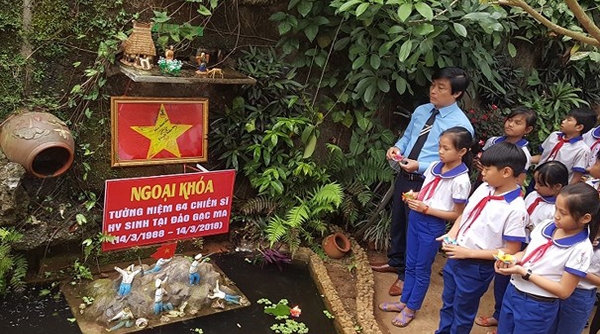 Trang nghiêm lễ tưởng niệm Gạc Ma tại ngôi trường tiểu học miền núi Quảng Trị