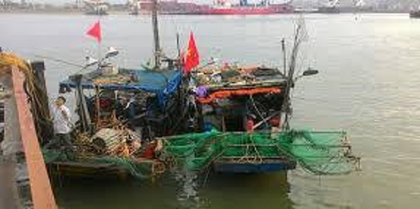 Nghệ An: Bắt 3 phương tiện đánh bắt hải sản trái phép