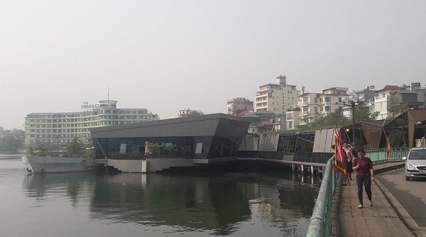 Hà Nội: Sau "lệnh" di dời, du thuyền nhà nổi vẫn công khai hoạt động trên Hồ Tây