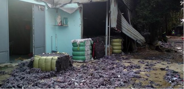 TP. HCM: Xưởng tái chế vải vụn bị cháy lớn